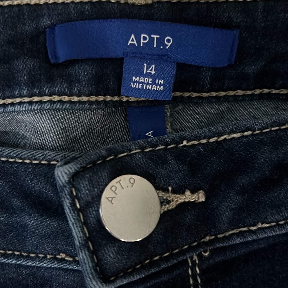 Apt 9 Jean Shorts (Size 14) - Picture 3 of 4